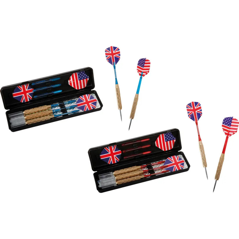 Zwei Dart-Sets mit britischer und amerikanischer Flagge im Etui, dazu zwei einzelne Darts.