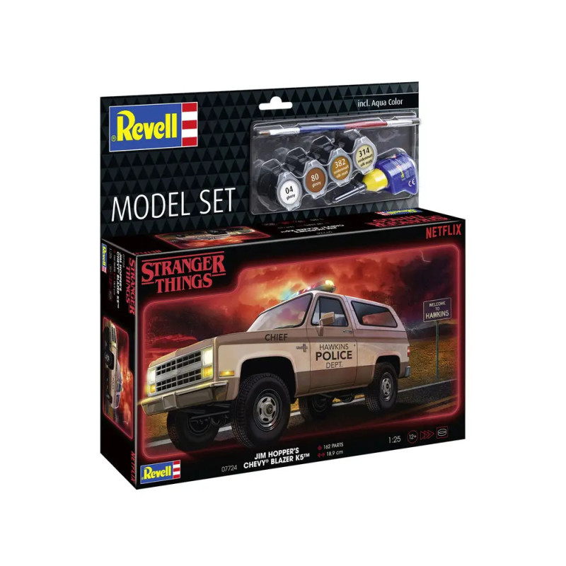 Revell Modellbausatz von Jim Hoppers Chevy Blazer aus Stranger Things, inklusive Farben und Pinsel. Revell Modellbausatz von Jim Hoppers Chevy Blazer aus Stranger Things, inklusive Farben und Pinsel.