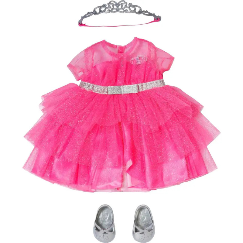 Pinkes, glitzerndes Rüschenkleid mit silbernen Schuhen und Tiara-Stirnband, flach ausgelegt. Pinkes, glitzerndes Rüschenkleid mit silbernen Schuhen und Tiara-Stirnband, flach ausgelegt.