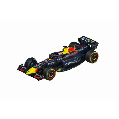Ein Red Bull Racing F1-Auto in Schwarz mit roten und gelben Akzenten auf weißem Hintergrund von oben.