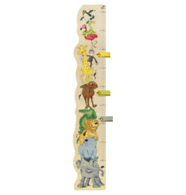 Holzwachstumsmesser mit übereinandergestapelten Tieren: Elefant, Löwe, Giraffe, Flamingo und Vögel.