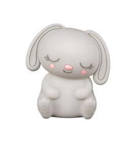 Graues Cartoon-Kaninchen mit geschlossenen Augen, rosa Wangen und langen Ohren sitzt ruhig.