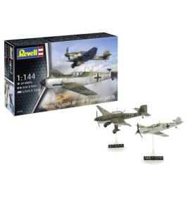 Revell 1:144 Bausatz mit aufgebauten Modellen der Messerschmitt Bf109E und Junkers Ju87B vorne.
