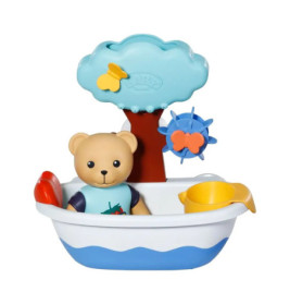 Teddybär sitzt in einer kleinen Wanne mit Baum, Wasserrad, Becher und Schmetterlingsdeko.