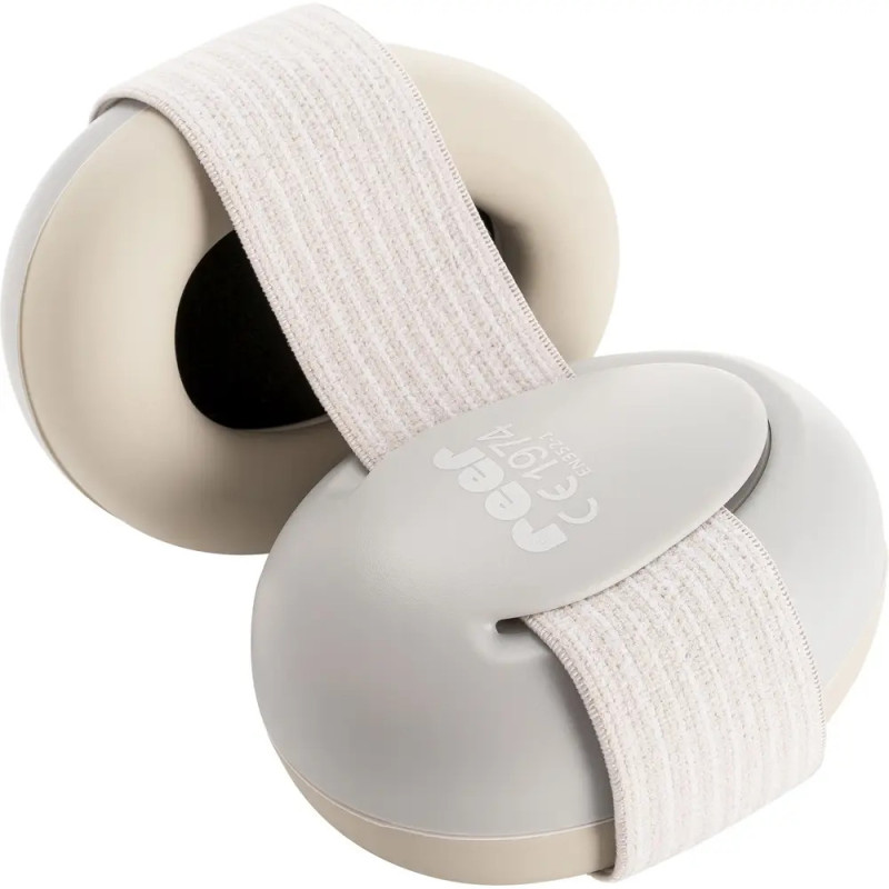 Hellgrauer und beigefarbener Babyhelm mit weichem, verstellbarem Stoffriemen über dem Kopf. Hellgrauer und beigefarbener Babyhelm mit weichem, verstellbarem Stoffriemen über dem Kopf.