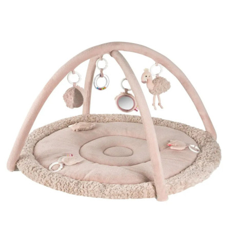 Beiges Baby-Spielbogen mit Hängespielzeug und weicher Matte, ideal für die Bauchzeit von Säuglingen.
