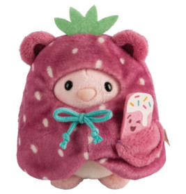 Plüschtier mit Erdbeer-Kapuze hält ein pinkes Donut-Plüschtier mit Streuseln.