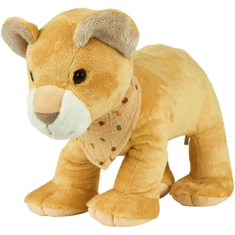 Plüschlöwe mit beigefarbenem Halstuch mit bunten Punkten, steht auf allen vier Beinen.