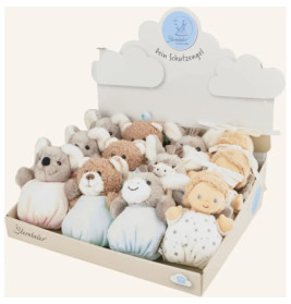 Eine Box mit Plüschtier- und Engels-Puppen in sanften Pastellfarben und bestickten Gesichtern.