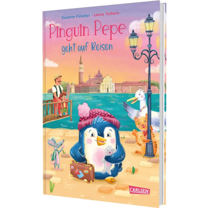 Ein Pinguin mit Koffer steht am Meer vor bunter, gezeichneter Kulisse von Venedig.