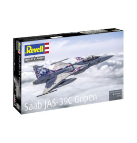 Revell Modellbausatz Saab JAS-39C Gripen, Jet fliegt auf der Verpackung über Wolken.