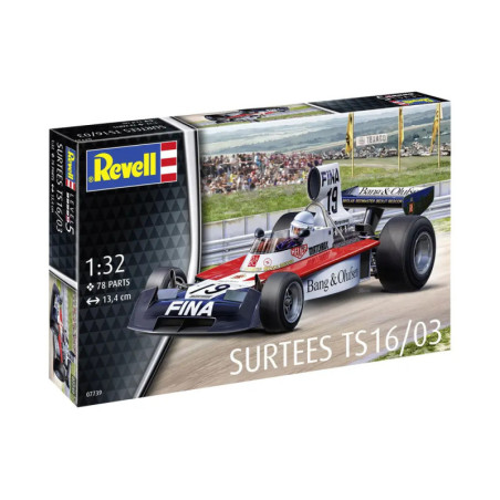 Revell-Bausatz Surtees TS16/03 F1, Maßstab 1:32, mit Auto auf Rennstrecke abgebildet.