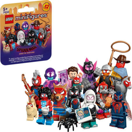 LEGO Spider-Man Minifiguren aus Across the Spider-Verse vor ihrer Verpackung ausgestellt.
