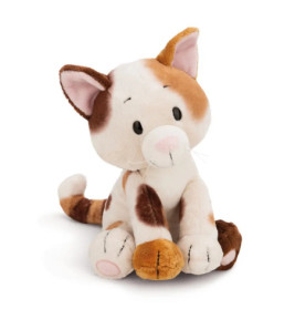 Plüschkatze mit braun-weißem Fell, rosa Nase und gesticktem Gesicht sitzt aufrecht.