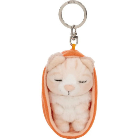 Plüsch-Schlüsselanhänger: Schlafende orange-weiße Katze in einer orangenen Decke eingewickelt.