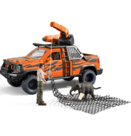 Spielzeug-Safaritruck mit Netz, Spielfigur und kleinem Elefanten auf weißem Hintergrund.