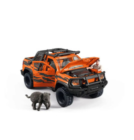 Abenteuerfahrzeug im Dschungel