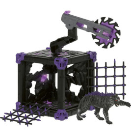 Spielzeugwolf mit roten Augen neben schwarz-lila Stachelkäfig und Kreissägefalle.