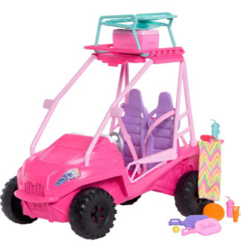 Rosa Spielzeug-Dünenbuggy mit zwei lila Sitzen, Surfbrett, Kühlbox und Strandzubehör daneben.