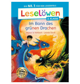 Ein Junge reitet einen blauen Drachen, daneben speit ein grüner Drache Feuer auf dem bunten Leselöwen-Buchtitel.