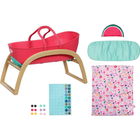 Rosa Puppenwiege mit Holzbeinen, Decke, Kissen, Matratze und buntem Stickerbogen.