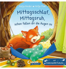 Ein lächelndes rotes Eichhörnchen kuschelt sich in eine Hängematte mit Decke, umgeben von Natur und Eicheln.