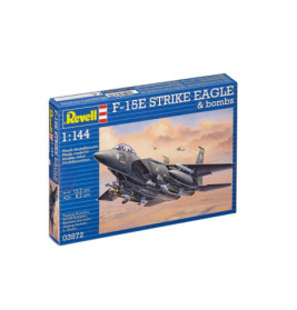 Revell F-15E Strike Eagle Modellbausatz mit Jet-Illustration im Flug, Maßstab 1:144.