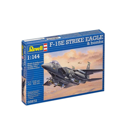 Revell F-15E Strike Eagle Modellbausatz mit Jet-Illustration im Flug, Maßstab 1:144.