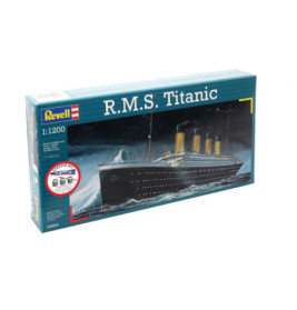 Revell Modellbausatz R.M.S. Titanic 1:1200 mit Abbildung des Schiffs auf See.
