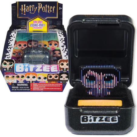 Harry Potter Bitzee Digital-Haustier in der Verpackung und ausgepackt, mit pixeligem Gesicht.