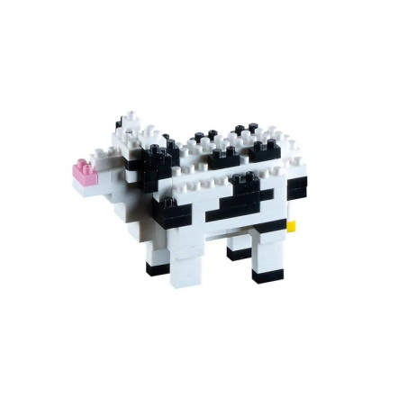 Kuh aus schwarzen, weißen und rosa Bausteinen im LEGO-Stil vor weißem Hintergrund.