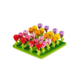 Bunte Lego-Tulpen in Rot, Pink, Gelb und Lila auf grünem Untergrund wie ein Blumengarten angeordnet.