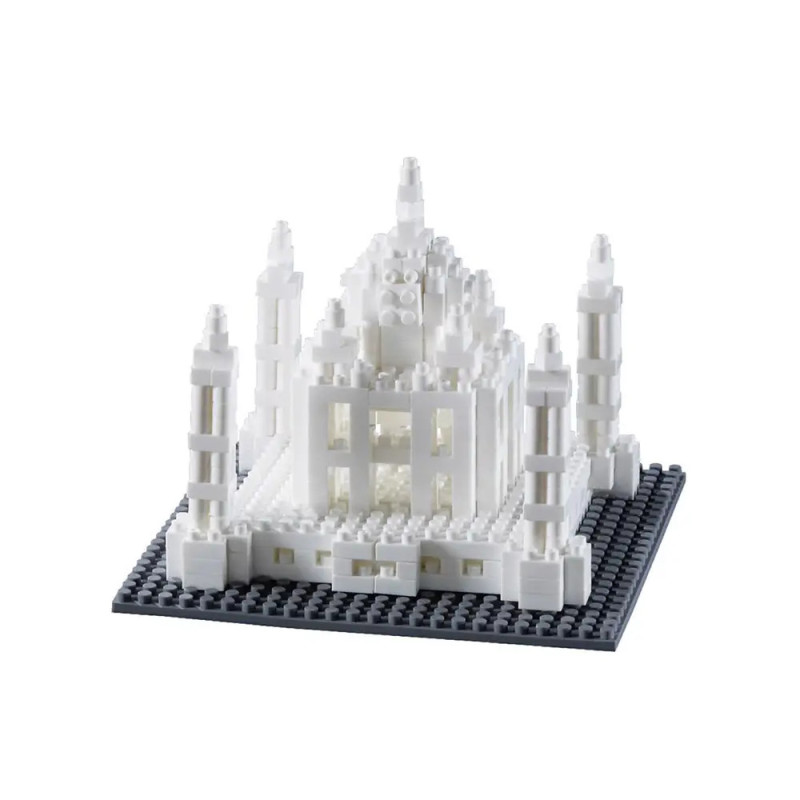 Weißes Miniaturmodell des Taj Mahal aus kleinen Plastiksteinen auf schwarzem Sockel.
