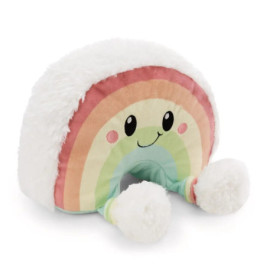 Kissen in Regenbogenform mit lächelndem Gesicht, weißen, flauschigen Enden und pastellfarbenem Bezug.