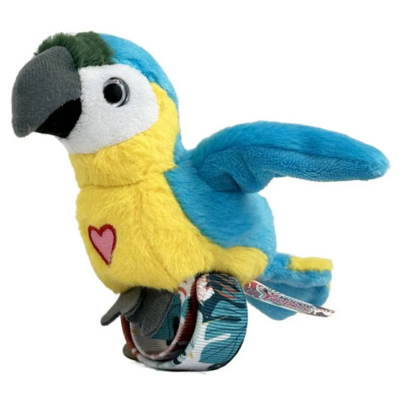 Plüschpapagei in Blau-Gelb mit rosa Herz auf der Brust und gestutzten Flügeln.