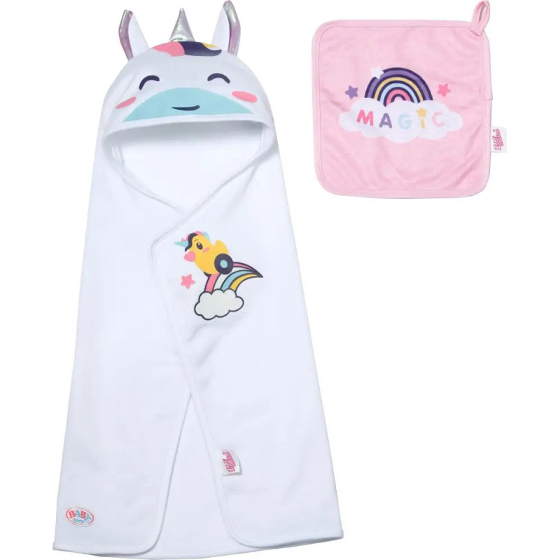 Weißes Babyhandtuch mit Einhornkapuze und pinkes MAGIC-Waschtuch mit Regenbogen- und Wolkendesign.