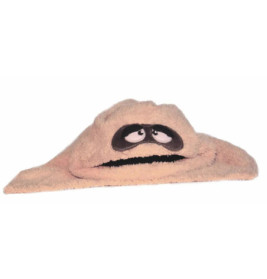 Eine beige, schlaffe Puppe mit traurigen Cartoon-Augen und Mund liegt auf weißem Hintergrund.