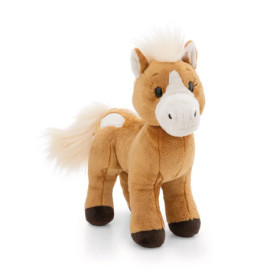 Plüschpferd mit hellbraunem Fell, weißer Mähne und Schweif sowie dunkelbraunen Hufen vor weißem Hintergrund.