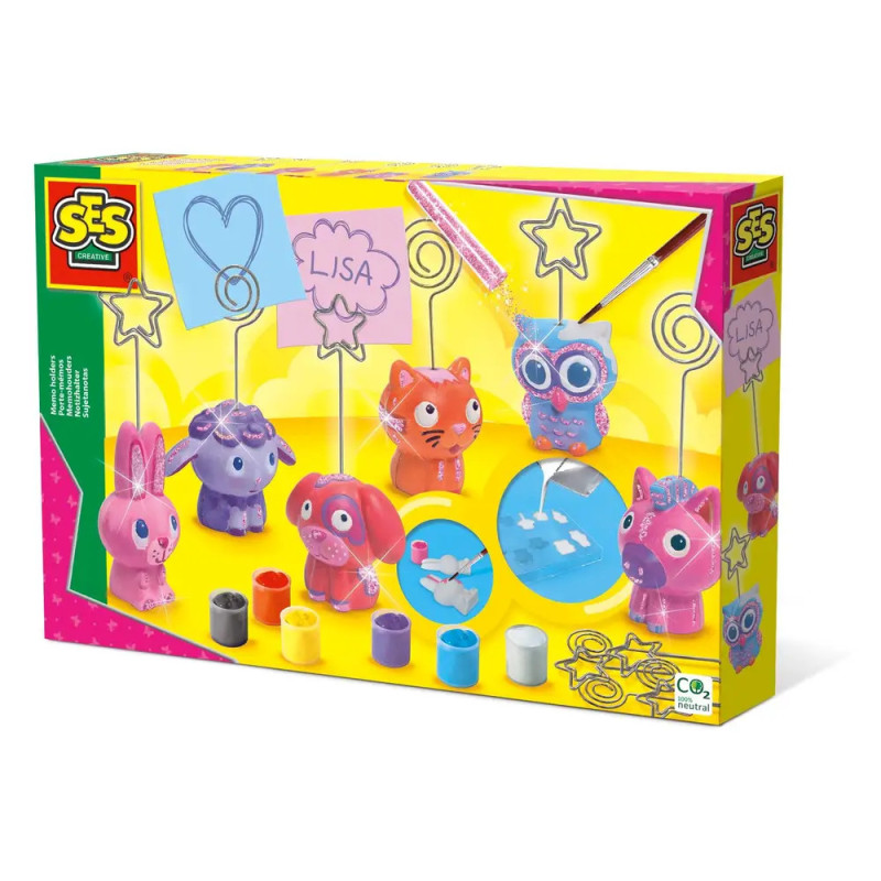 Bastelset mit tierischen Kartenhaltern, Farben und Pinseln, arrangiert auf gelbem Hintergrund. Bastelset mit tierischen Kartenhaltern, Farben und Pinseln, arrangiert auf gelbem Hintergrund.