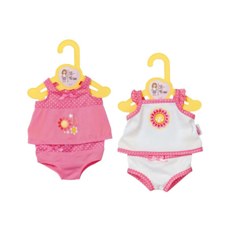 Zwei Sets rosa-weiße Puppenkleidung mit Bügeln, jeweils mit Blumenmustern und Punkten.