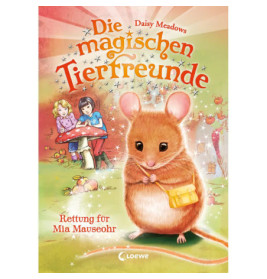 Eine Maus mit gelber Tasche steht im magischen Wald, im Hintergrund sitzen zwei Mädchen auf einem Pilz.