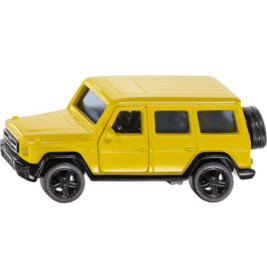 Gelber Spielzeug-SUV mit schwarzen Rädern, seitlich vor weißem Hintergrund zu sehen.