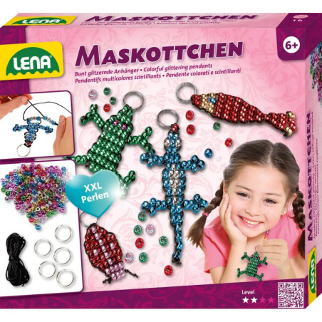 LENA Maskottchen Bastelset mit Perlen, Anhängern, Schnur und einem lächelnden Mädchen.