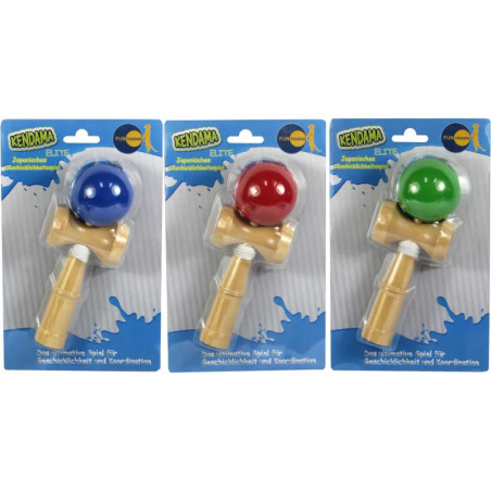 Drei verpackte Kendama-Spielzeuge mit blauen, roten und grünen Bällen stehen nebeneinander.