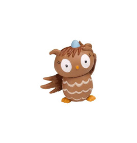 Braunes Eulen-Kuscheltier mit großen Augen, blauem Hut und erhobenem Flügel auf weißem Hintergrund.