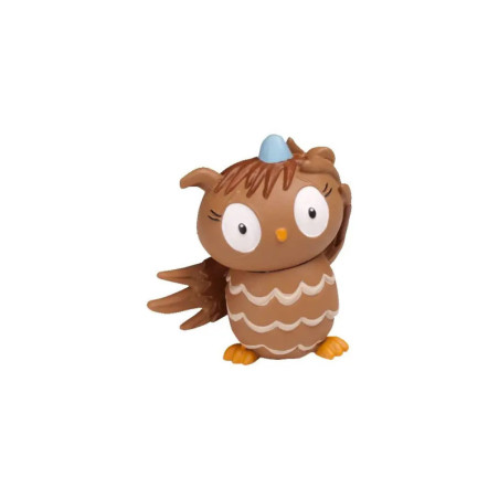 Braunes Eulen-Kuscheltier mit großen Augen, blauem Hut und erhobenem Flügel auf weißem Hintergrund. Braunes Eulen-Kuscheltier mit großen Augen, blauem Hut und erhobenem Flügel auf weißem Hintergrund.