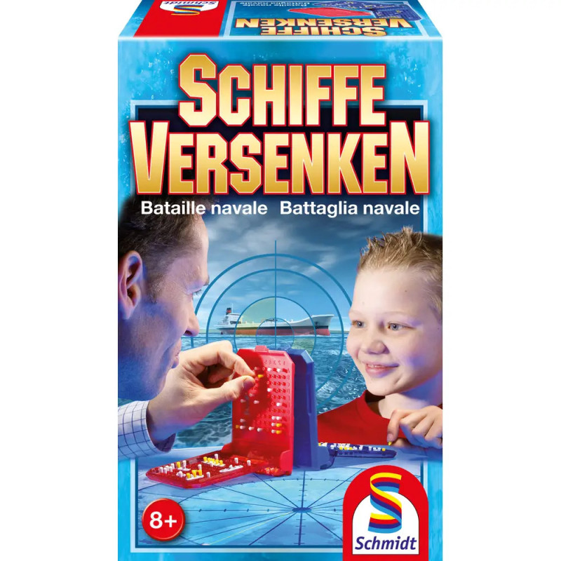Mann und Kind spielen Schiffe Versenken, Spielschachtel mit Schmidt-Logo und Altersangabe ab 8 Jahren sichtbar. Mann und Kind spielen Schiffe Versenken, Spielschachtel mit Schmidt-Logo und Altersangabe ab 8 Jahren sichtbar.