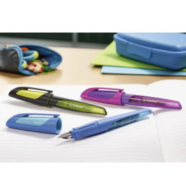 Schulfüller mit Linkshänder-Feder L - STABILO EASYbuddy in lila/magenta - Schreibfarbe blau (löschbar) - Einzelstift -