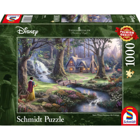 Schneewittchen steht an einem Bach und blickt auf ein Häuschen im bunten Wald das Motiv ziert eine Puzzle-Schachtel. Schneewittchen steht an einem Bach und blickt auf ein Häuschen im bunten Wald das Motiv ziert eine Puzzle-Schachtel.