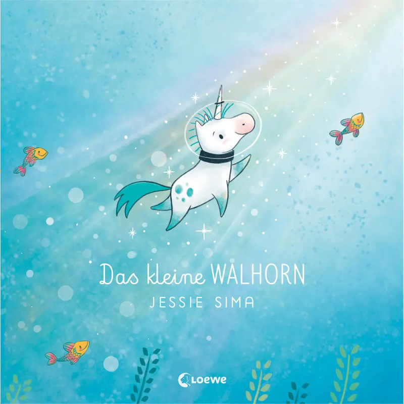 Ein Einhorn-Narwal schwimmt mit Fischen unter Sonnenstrahlen, Buchcover: Das kleine Walhorn.